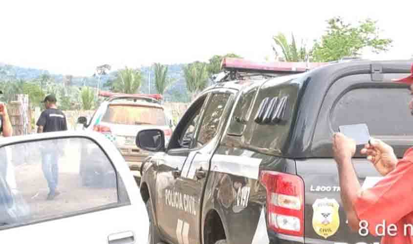 Policia conduz 9 suspeitos acusados do duplo homicídio em 5º Bec; 4 foram reconhecidos