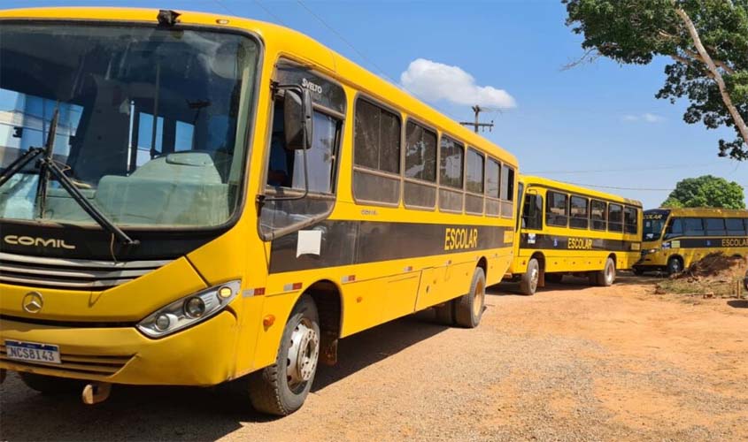 Transportes escolares são disponibilizados para o segundo dia de provas do Enem 2023, em Rondônia