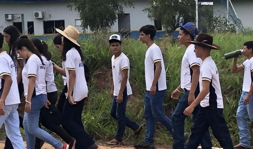 Agrovitrine incentiva jovens a ingressarem no ensino técnico do agronegócio