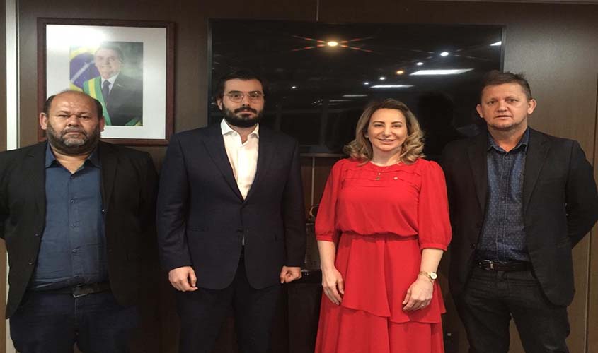 Deputada Jaqueline destina ônibus escolares para Rondônia 