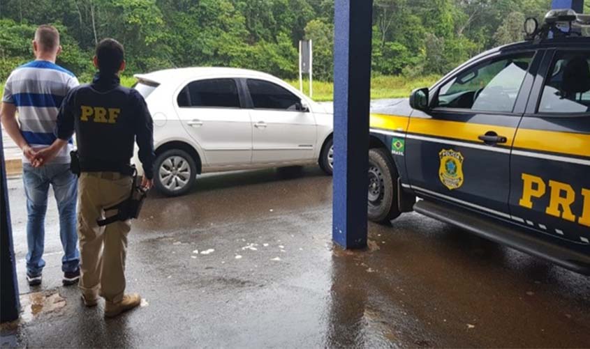 Homem é preso pela PRF com carro clonado e documento falso