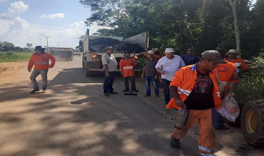 DER atende deputado Adelino Follador e executa obras na RO-140