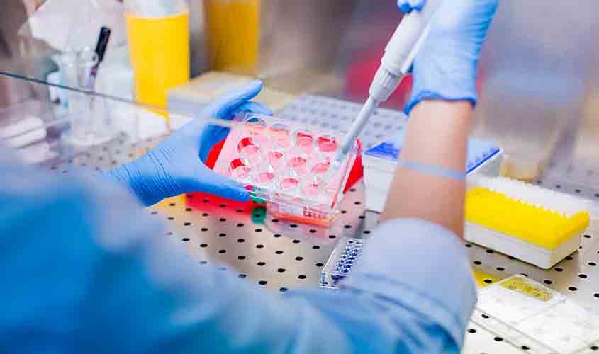 Randolfe entra com ações contra falta de testes de genotipagem de HIV no SUS  