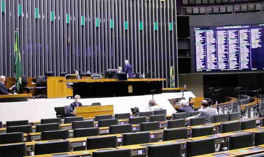 Câmara aprova projeto que anula multa por atraso de guia do FGTS