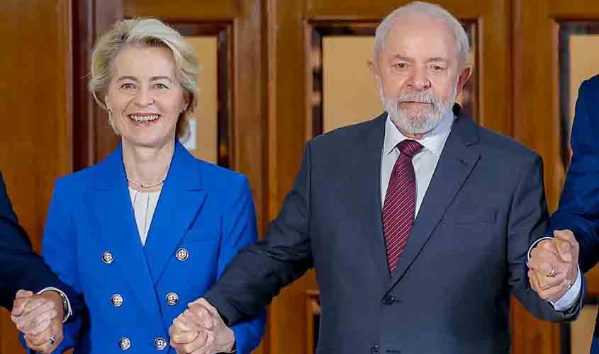 ‘Liberais’ entram em depressão com a foto de Lula de mãos dadas com Ursula von der Leyen