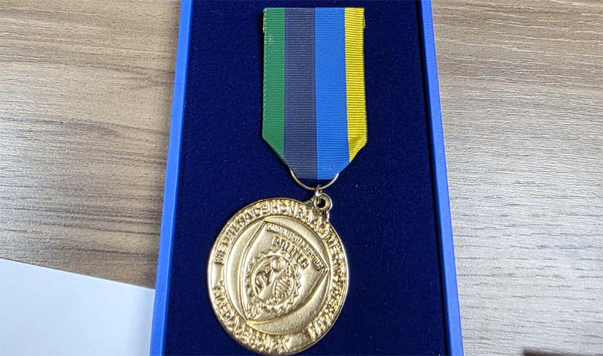 Presidente do Crea-RO recebe Honra ao Mérito da POLITEC