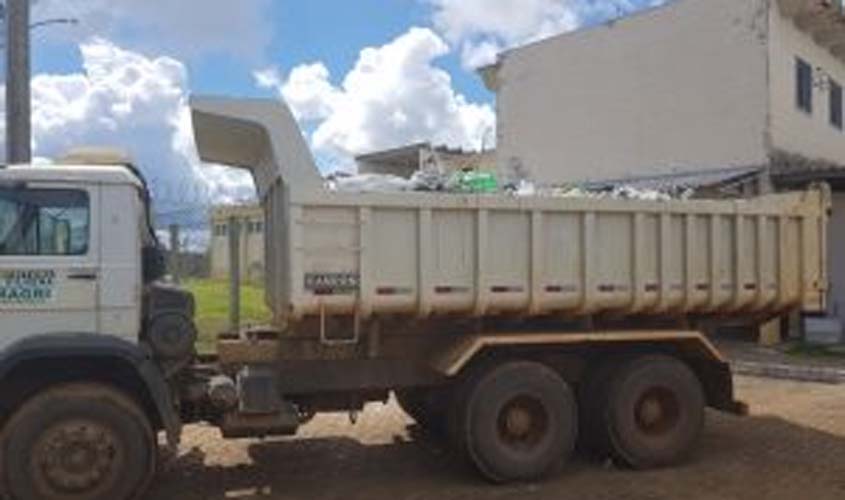 Operação da PM em presídio de Vilhena enche caçamba com objetos retirados das celas