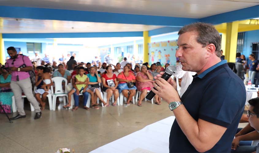 Prefeitura entrega 648 títulos para famílias do Rosalina de Carvalho