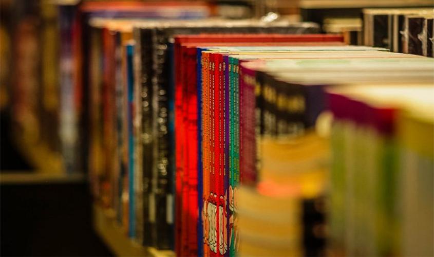 Governo inseriu mais livros nas escolas ao contrário de retirar obras literárias das mãos dos alunos
