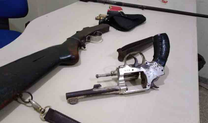 Polícia Militar Ambiental apreende homem com duas armas de fogo andando na zona rural
