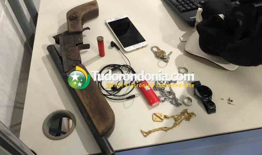 Força Tática prende três com escopeta caseira no setor leste da capital