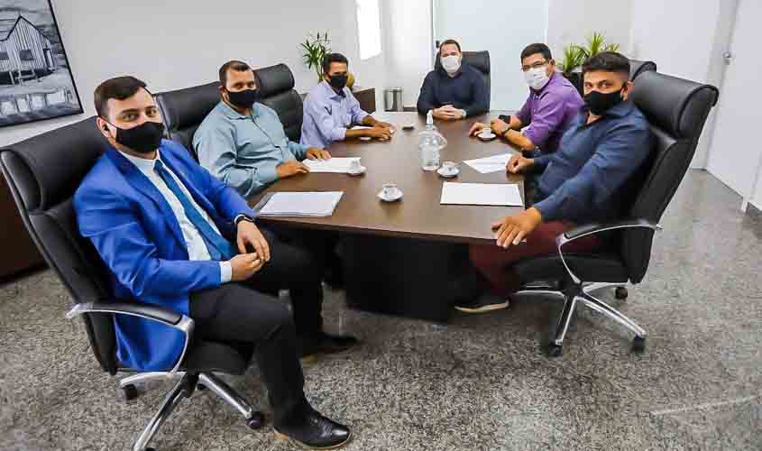 Demandas de São Felipe do Oeste são acolhidas pelo presidente Alex Redano