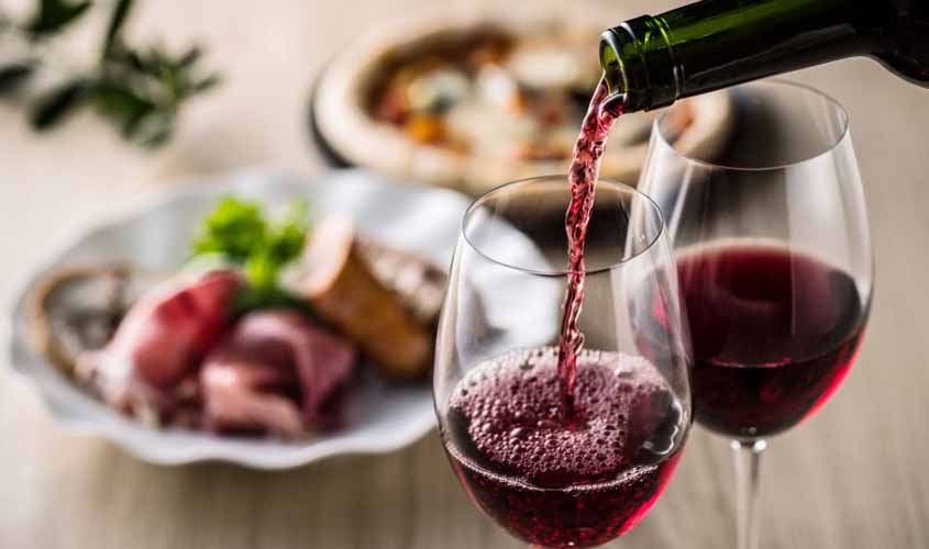 Conheça a tabela prática sobre harmonização de vinhos e comidas