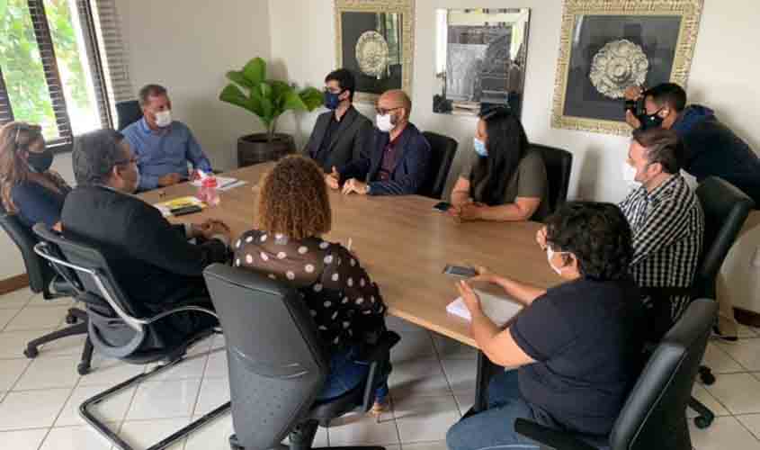 Hildon Chaves recebe comissão do Cremero para reforçar vacinação