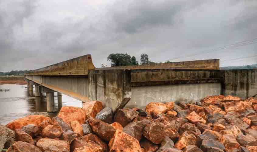 Governo avança em obra de encabeçamento da ponte sobre o rio Jamari, em Ariquemes