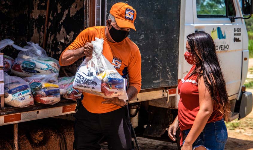 Moradores das comunidades Silveira e São Miguel recebem cestas básicas