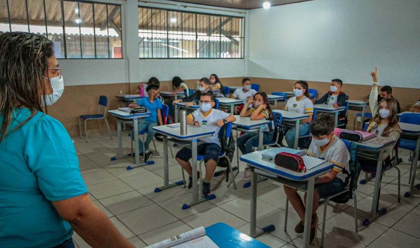 Ano letivo é iniciado na Rede Estadual de Ensino durante solenidade realizada na Escola Cora Coralina