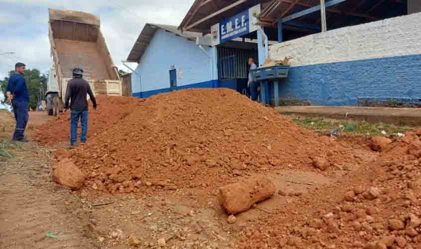 Mais de dez ruas do bairro Cidade Nova recebem serviços de limpeza