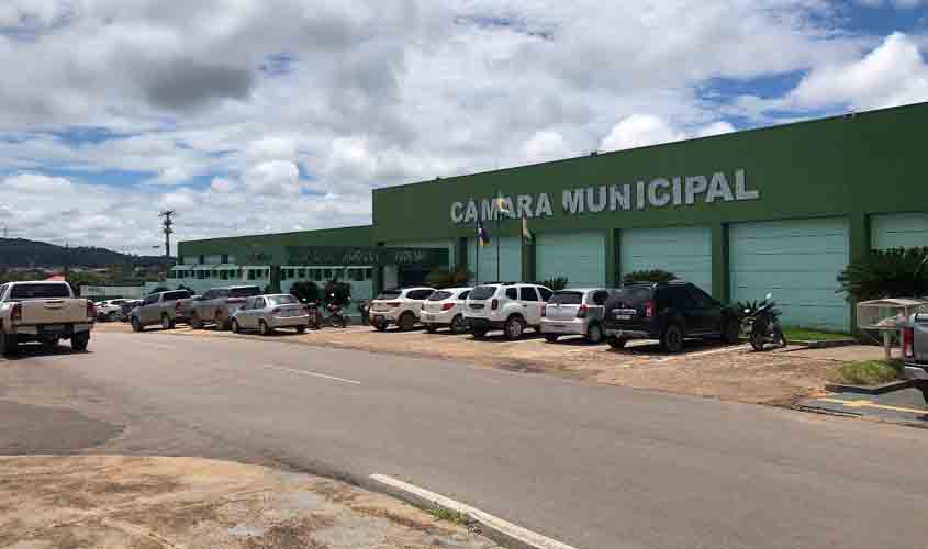 Câmara aprova remanejamento de R$ 2,2 milhões para compra de uniformes escolares