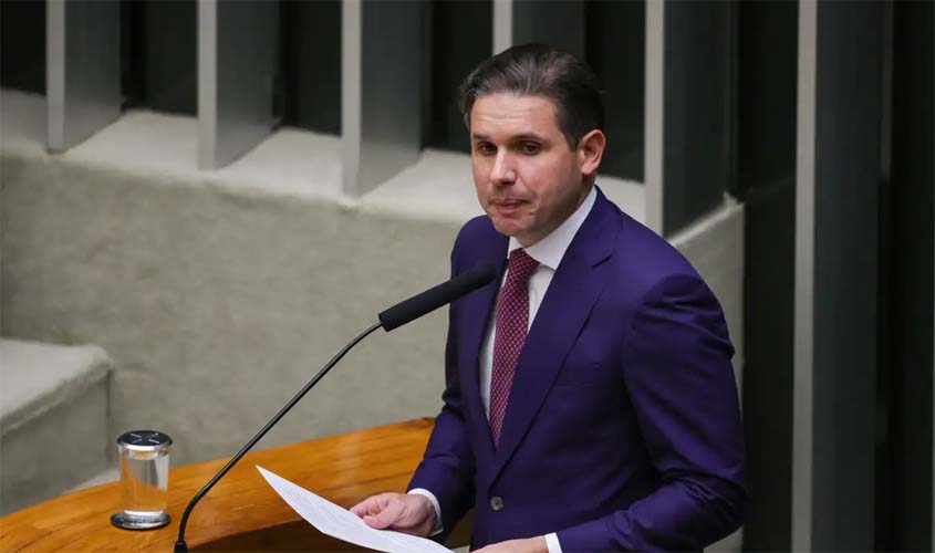 Hugo Motta elogia decisão de Flávio Dino sobre penduricalhos