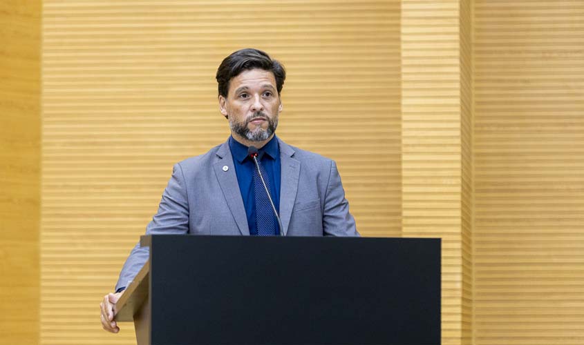 Delegado Camargo defende famílias do Soldado da Borracha