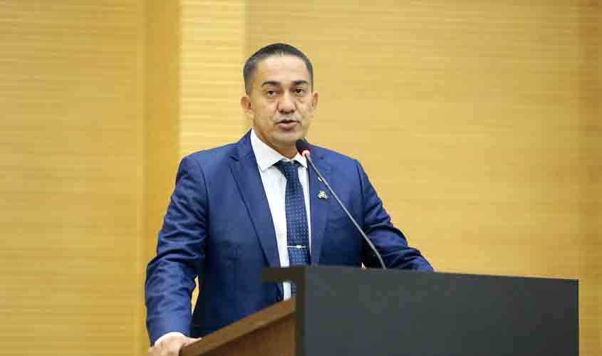 Deputado Eyder Brasil defende projeto de lei que estabelece aulas presenciais como atividades essenciais