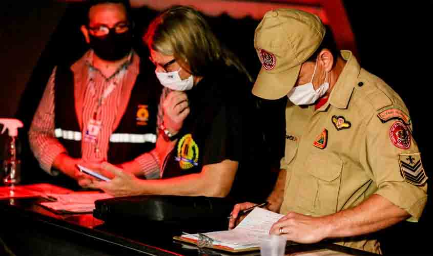 Na quarta noite da 'Operação Alerta', estabelecimento comercial é flagrado com clientes escondidos