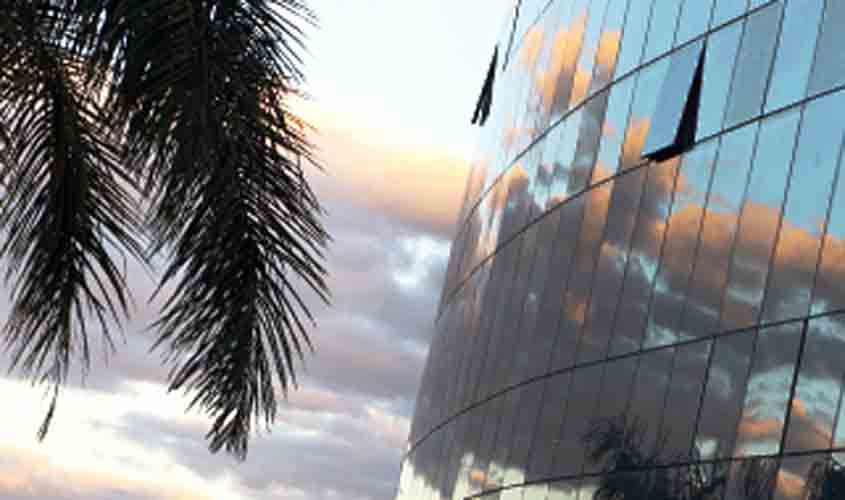 Imunidade de contribuição previdenciária no caso de doença incapacitante dependia da edição de lei