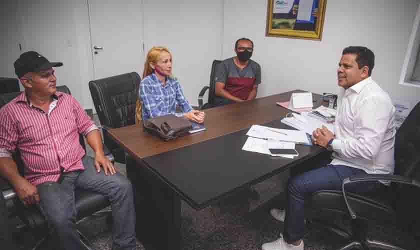 Jair Montes recebe moradores do bairro Lagoa que pedem melhorias