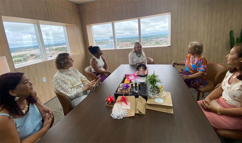 Ieda Chaves recebe grupo de mulheres empreendedoras e 'Mães Atípicas'