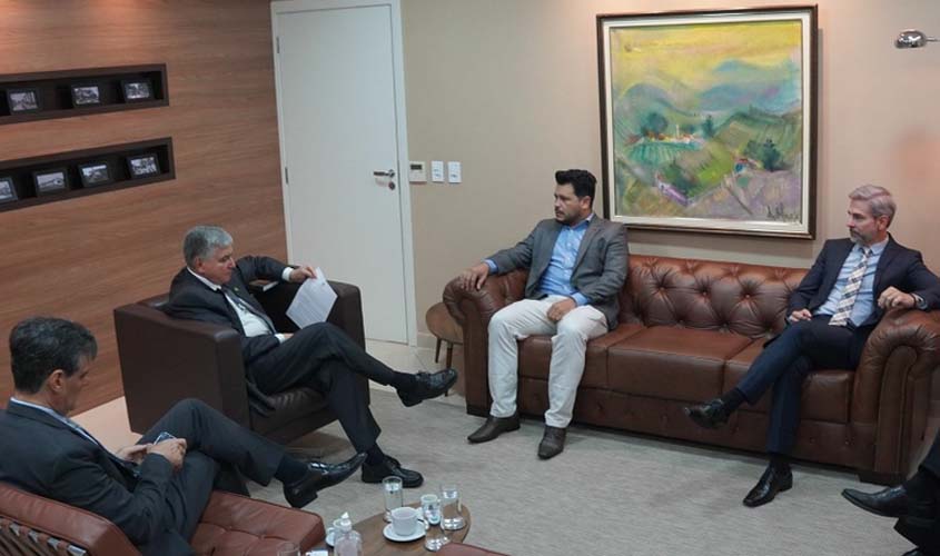 Presidente Marcelo Cruz faz visita institucional ao presidente do TJRO