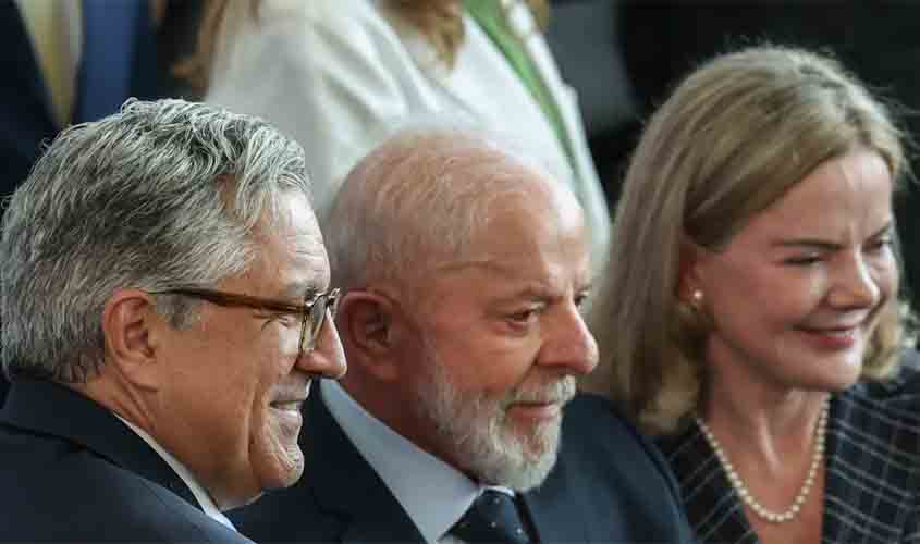 Gleisi Hoffmann cita isenção do IR como prioridade da agenda política