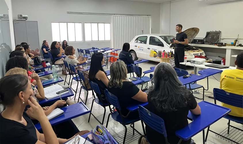 Curso de mecânica básica capacita mulheres no trânsito