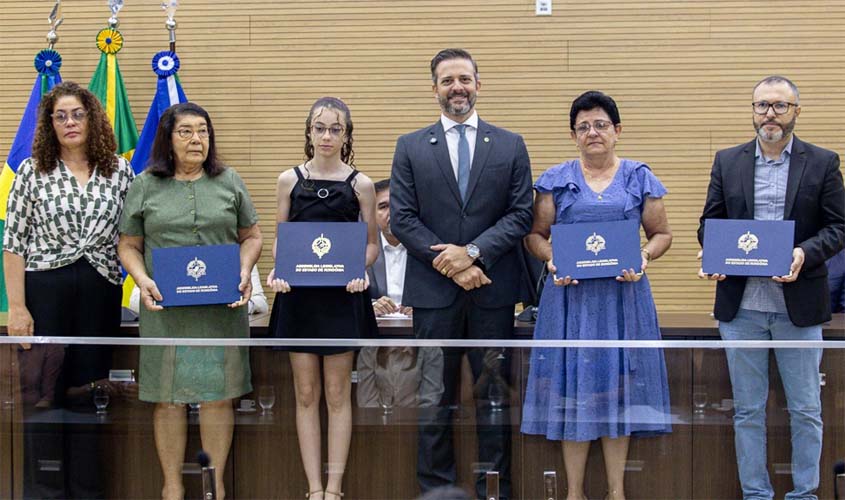 Delegado Lucas realiza sessão solene com homenagens à AMI