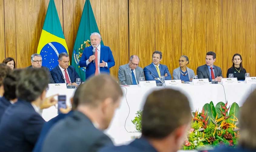 100 dias: Governo ativo e presidente empático, as duas diferenças