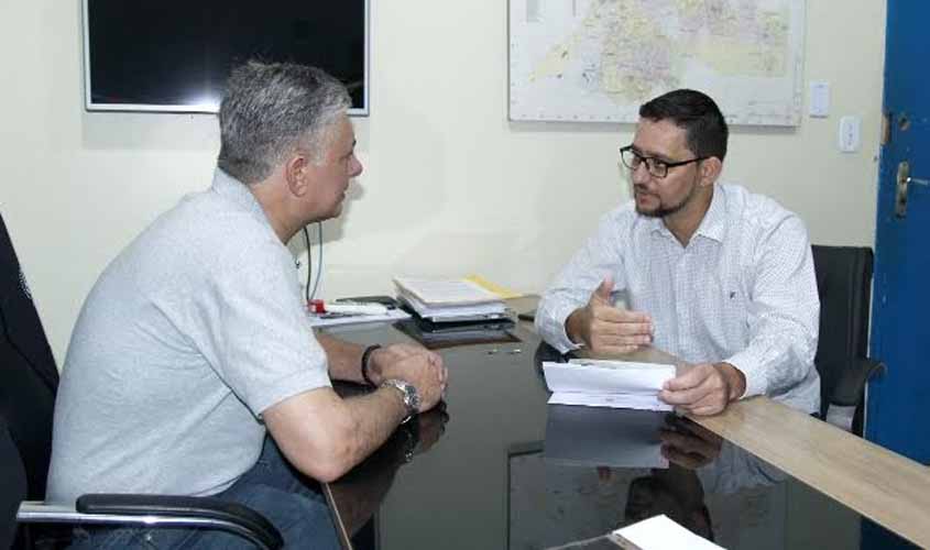 Deputado Anderson Pereira cobra sinalização de vias da Capital na Semtran