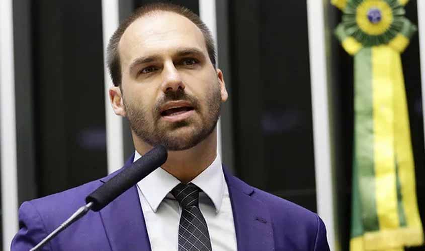 'Proteger casas não é papel da polícia', diz Eduardo Bolsonaro