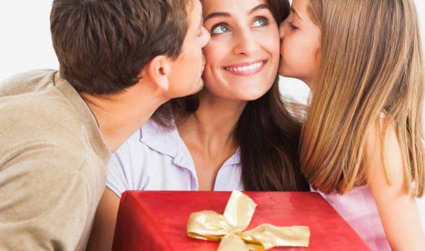 Famílias driblam a crise e vão às compras para garantir presente do Dia das Mães