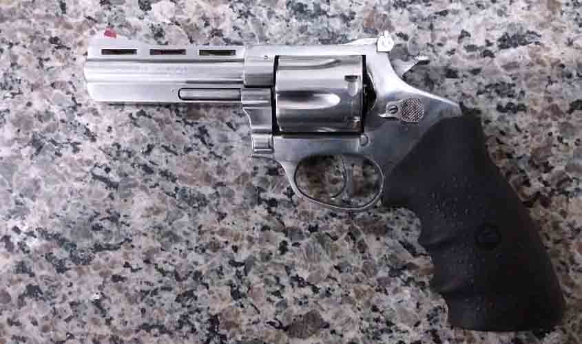 Três armas, munições e um foragido são recapturados na Região do Café