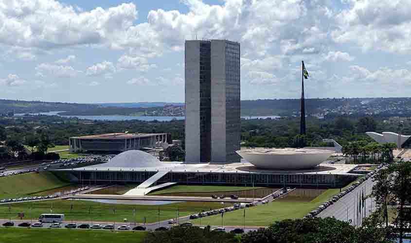 Senadores e jornalistas pedem volta do Conselho de Comunicação Social