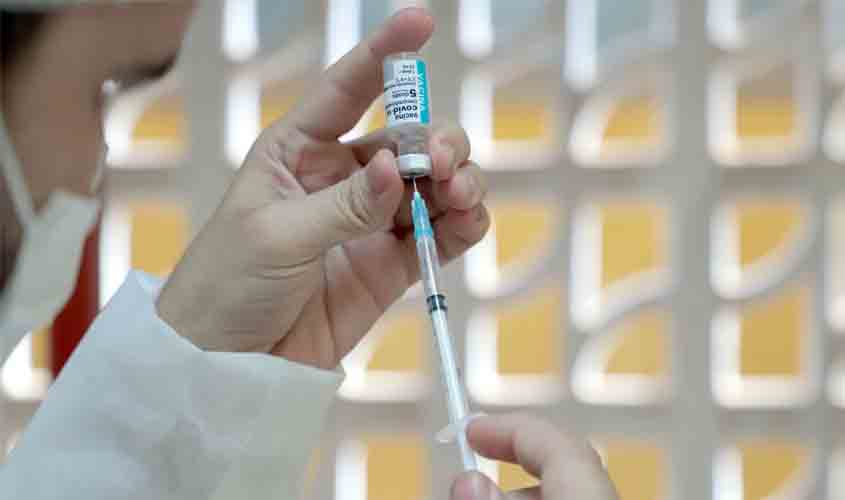 Prefeitura recebe novas doses da Coronavac e reinicia aplicação de segunda dose