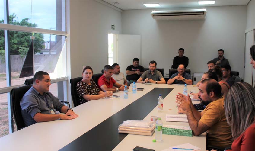 Vereadores sabatinam técnico da Prefeitura e recebem resposta positiva sobre equiparação salarial dos médicos efetivos