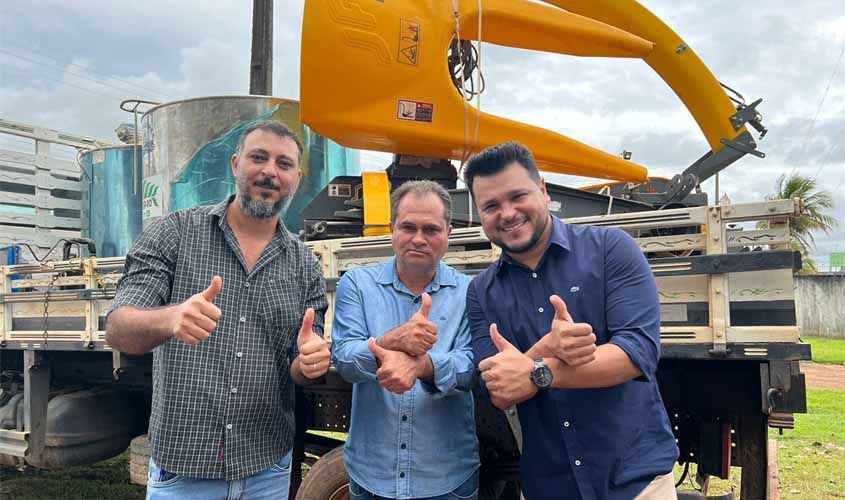 Itapuã do Oeste recebe a visita de Deputado para entrega de equipamentos