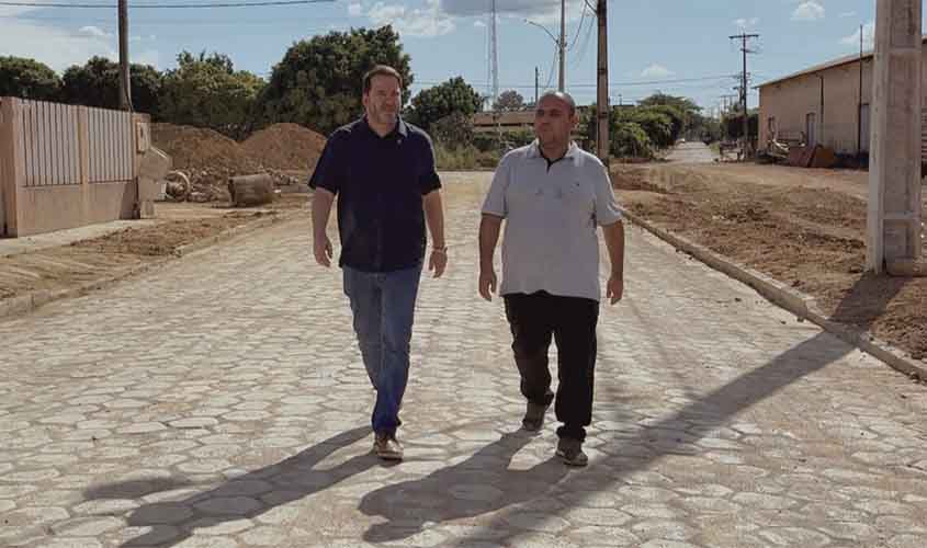 Ruas de Buritis recebem bloqueteamento com emenda parlamentar do deputado Alex Redano