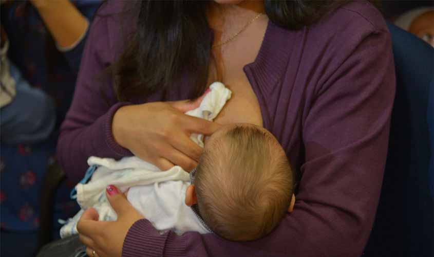 Câmara aprova direito de mãe amamentar filho durante concurso público