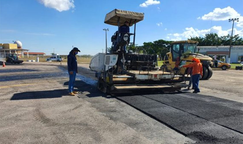 Governo de Rondônia recupera revestimento asfáltico do aeroporto