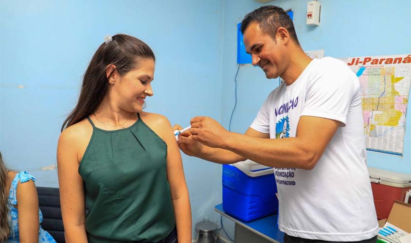 Prefeitura vacina servidores da Caerd