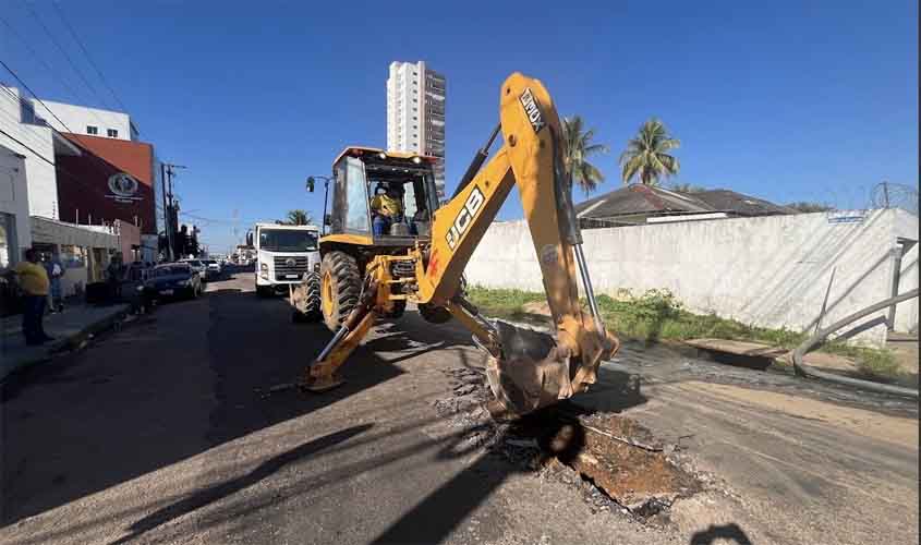 Prefeitura atua na rua Júlio de Castilho para resolver problema histórico de alagamentos na região