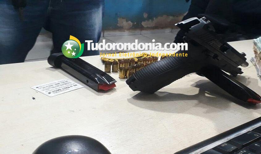 Após denúncia, PM prende jovem com arma, colete e sirene da polícia