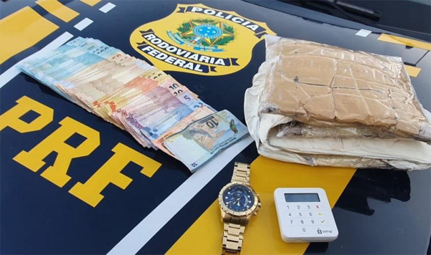 Motorista de aplicativo e passageiro são presos por tráfico de drogas em Porto Velho/RO